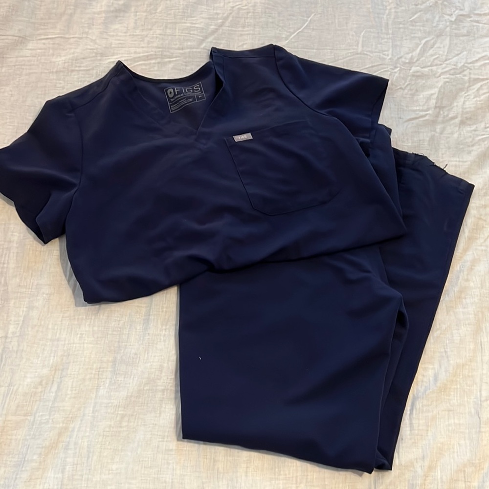 Navy figs scrub set